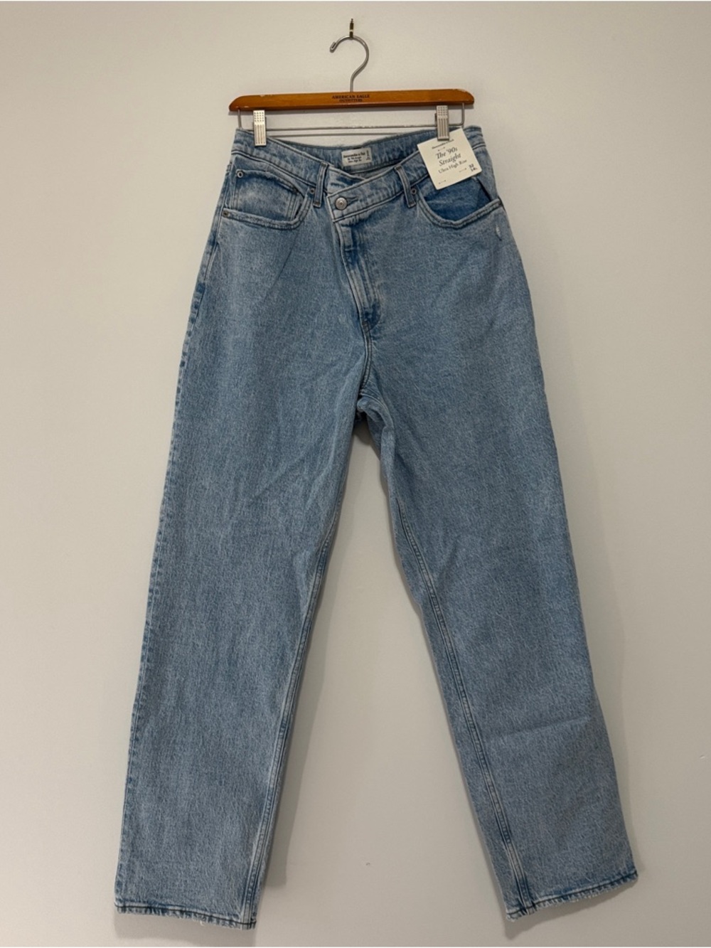 Abercrombie | 90s Straight Ultra High Rise Criss Cross Jeans Light Wash - 32L